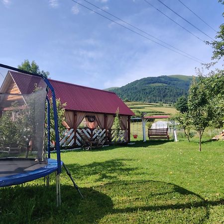 Hotel "У Яслигана" Pilipets Exterior foto